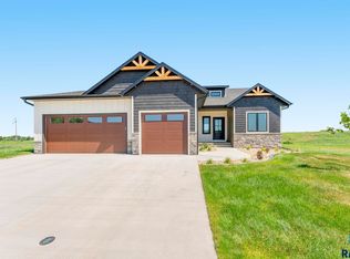 2516 E Chestnut Trl, Brandon, SD 57005