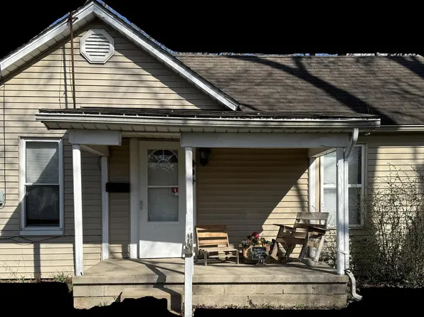 404 N Grand St, Benton, IL 62812