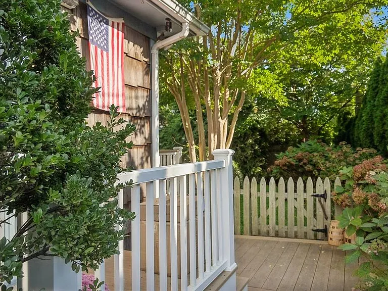 62 Middle Pond Rd — Photo 10