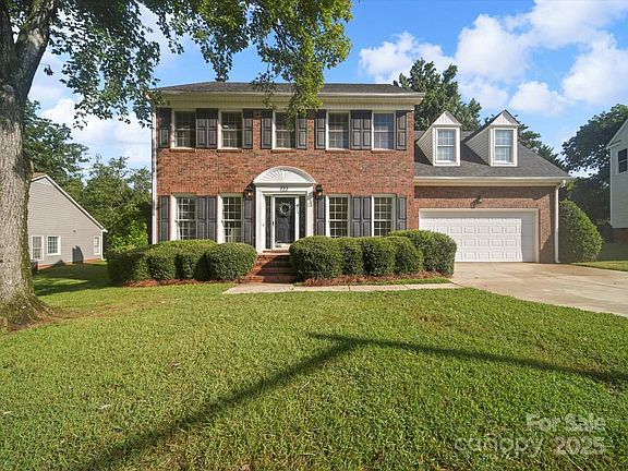 3rd image of 722 Tysons Forest Dr