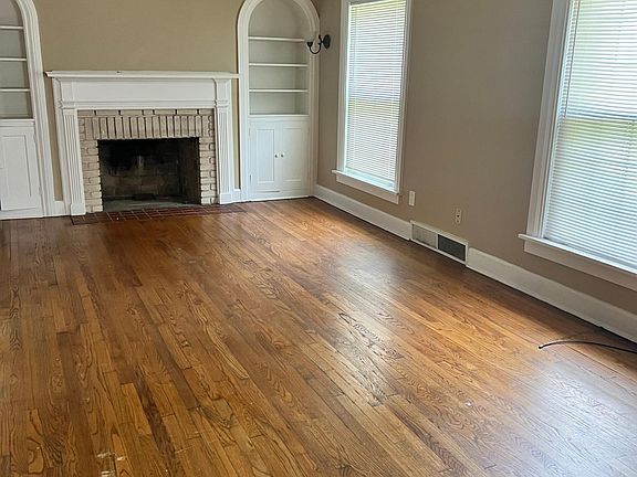 Living Room - w built-ins & Fireplace