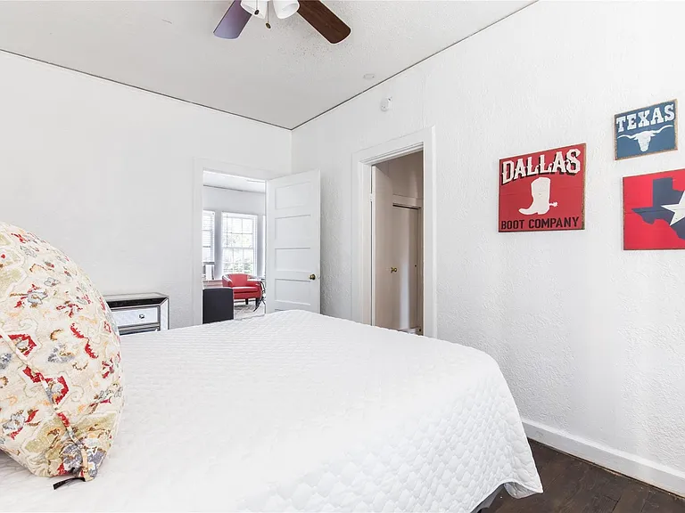 320 W Canty St #4 — Photo 4