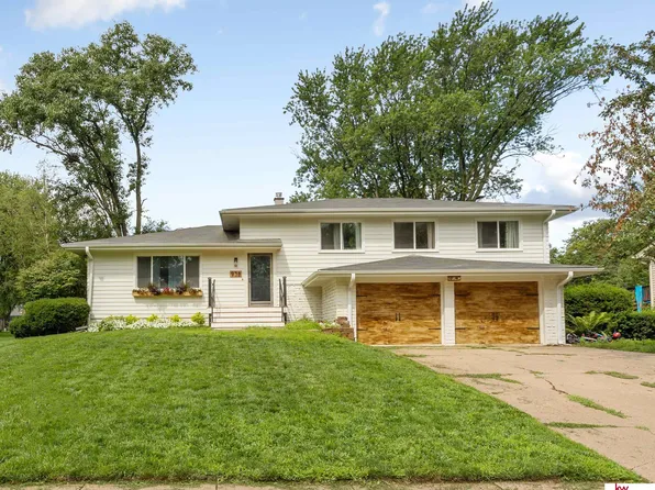 938 Eldorado Dr, Omaha, NE 68154