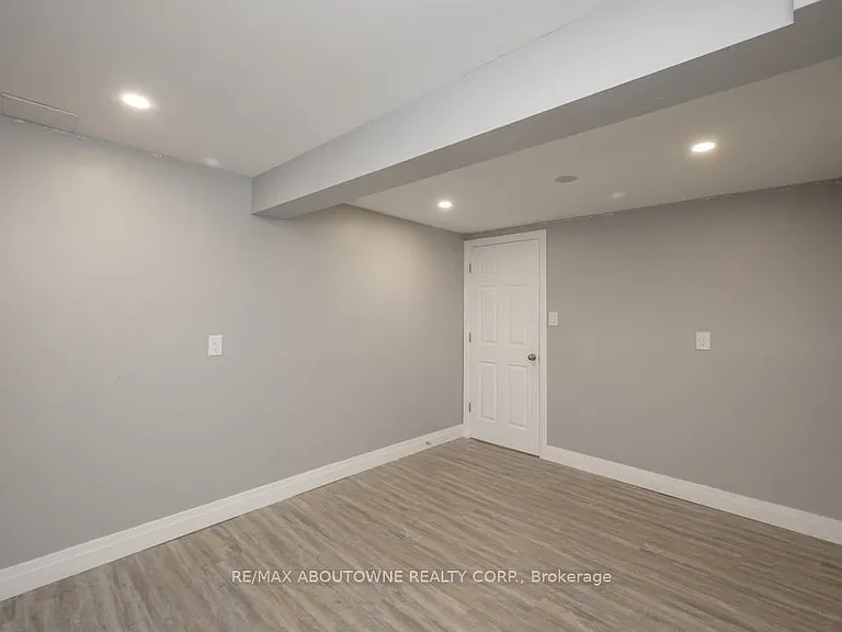 2444 Woburn Cres — Photo 13