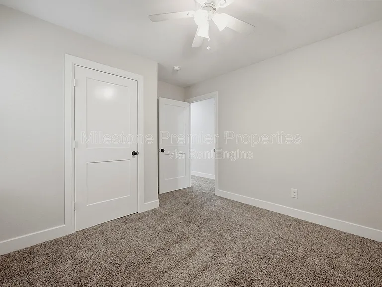 931 W Collins St — Photo 17
