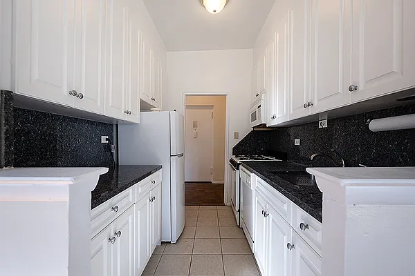 Rented by PMG Real Estate  | media 19