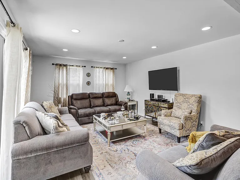 3078 Trinity Dr — Photo 11