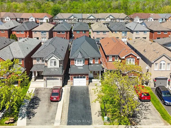 664 Sunbird Trl, Pickering, ON L1X 2X6