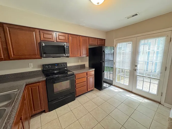 5404 Grand Lake Cres — Photo 10