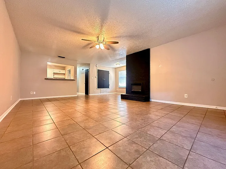 406 E Old Highway 80 — Photo 12