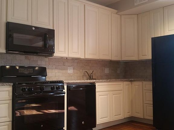 3rd image of 508 Bainbridge St Floor 3
