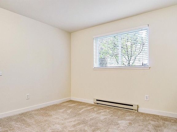 5th image of 6700 NE 182nd St APT D104
