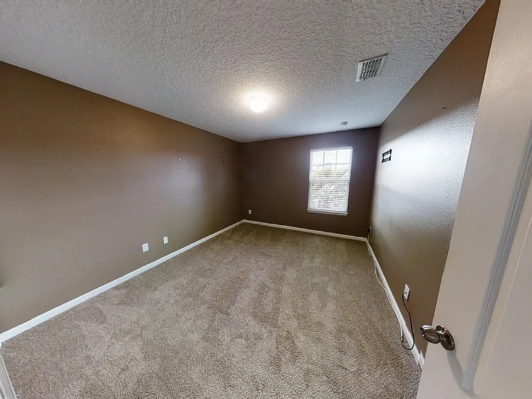 15695 Lexington Park Blvd — Photo 20