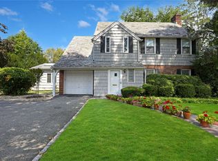 77 Wright Rd, Rockville Centre, NY 11570