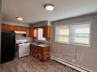 2057 135th Pl APT 4, Blue Island, IL 60406