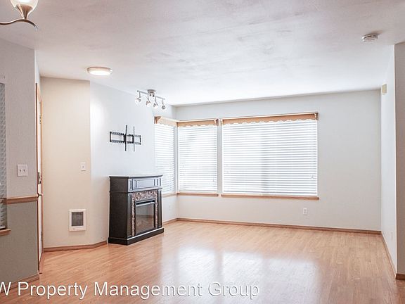 3rd image of 9210 Market Pl Unit A104