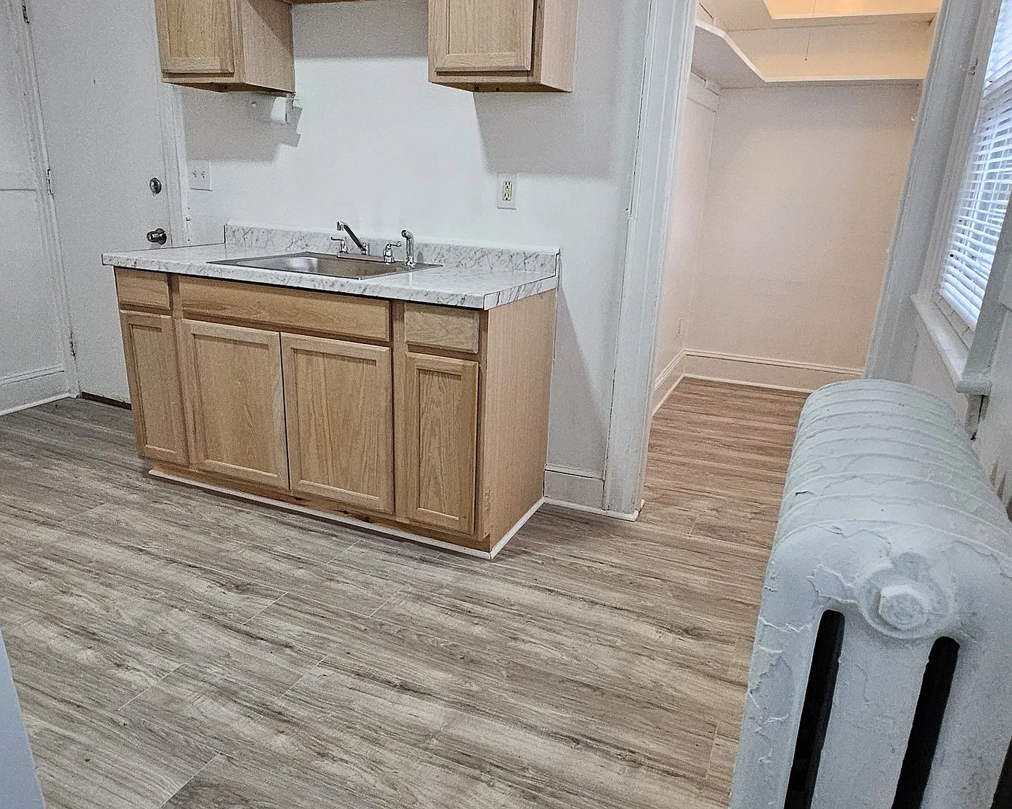 2 bed, 1.0 bath, 2882 sqft, $1,500 — Photo 2