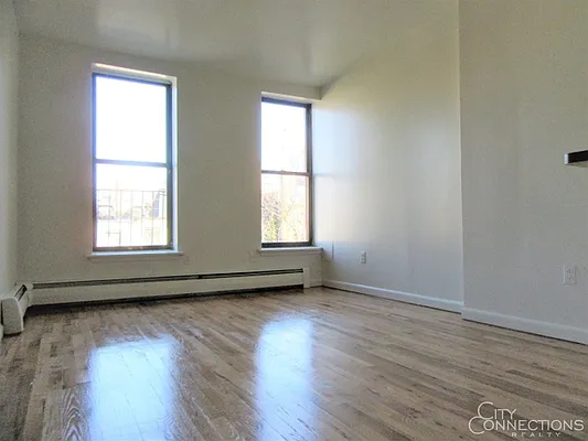 Rented by City Connections Realty | media 26