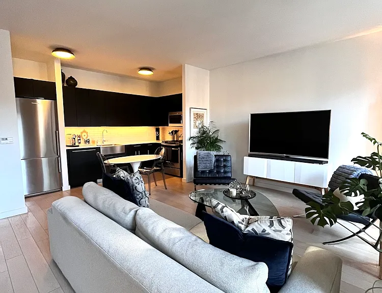 535 W 43rd St N #12G — Photo 2