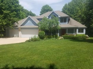 9376 Highland View Dr, Kalamazoo, MI 49009