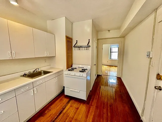 Studio, 9999 sqft, $2,450 — Photo 2