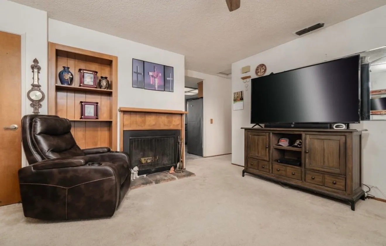 2 bed, $2,200 — Photo 4