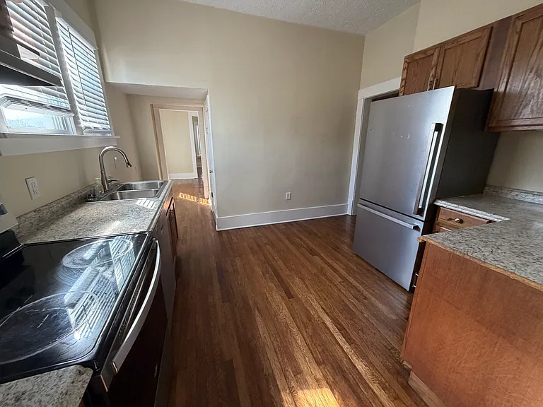 921 Edgemont Ave #921 — Photo 8