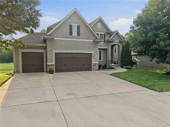 1502 Cross Creek Dr, Raymore, MO 64083