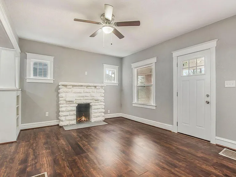 4025 Euclid Ave — Photo 2