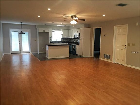 4th image of 10313 Cedarhurst Ave