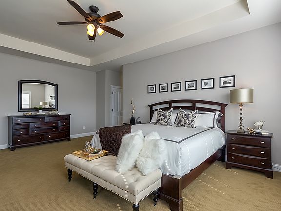 Large luxurious master bedrm