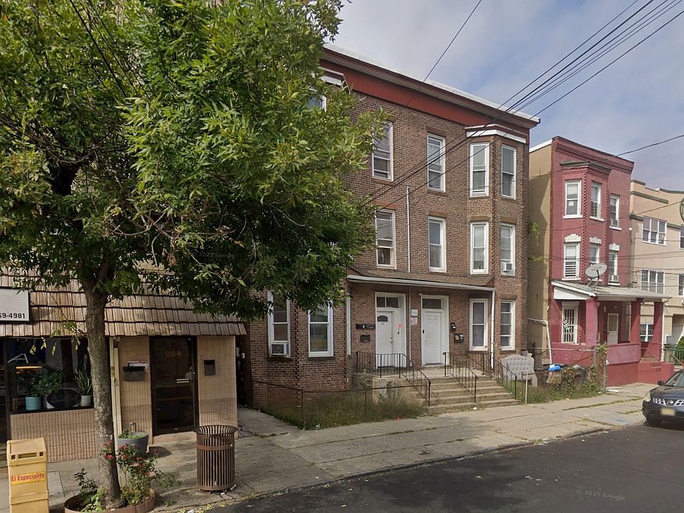 1st image of 266 2nd St APT 2