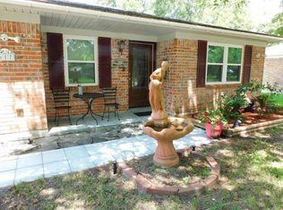 617 Circle Way, Alvin, TX 77511