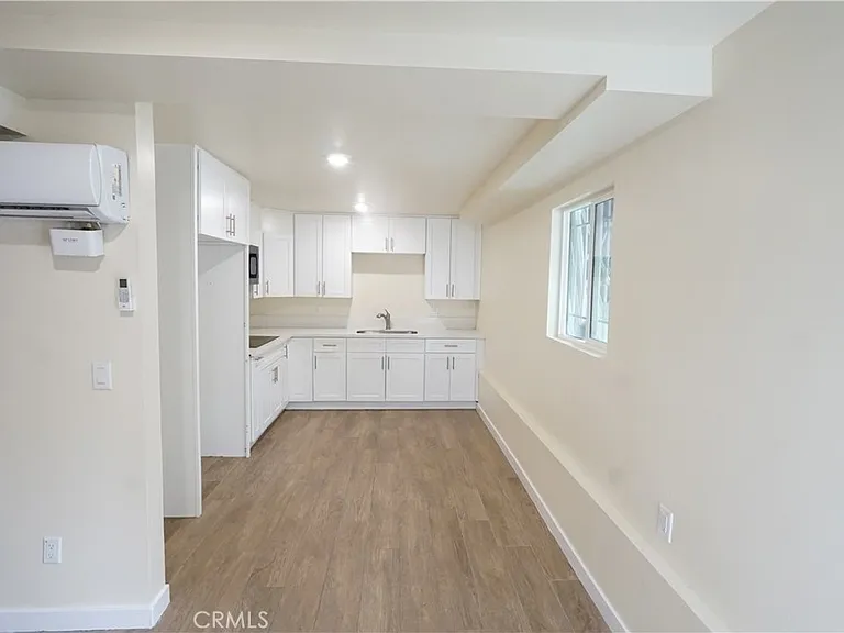 448 W 41st Pl #3/4 — Photo 2