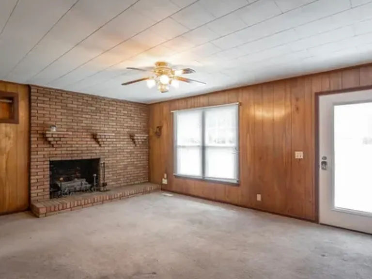 305 Hall St — Photo 11