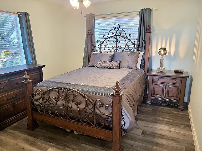 1526 Lakeside Dr W — Photo 12