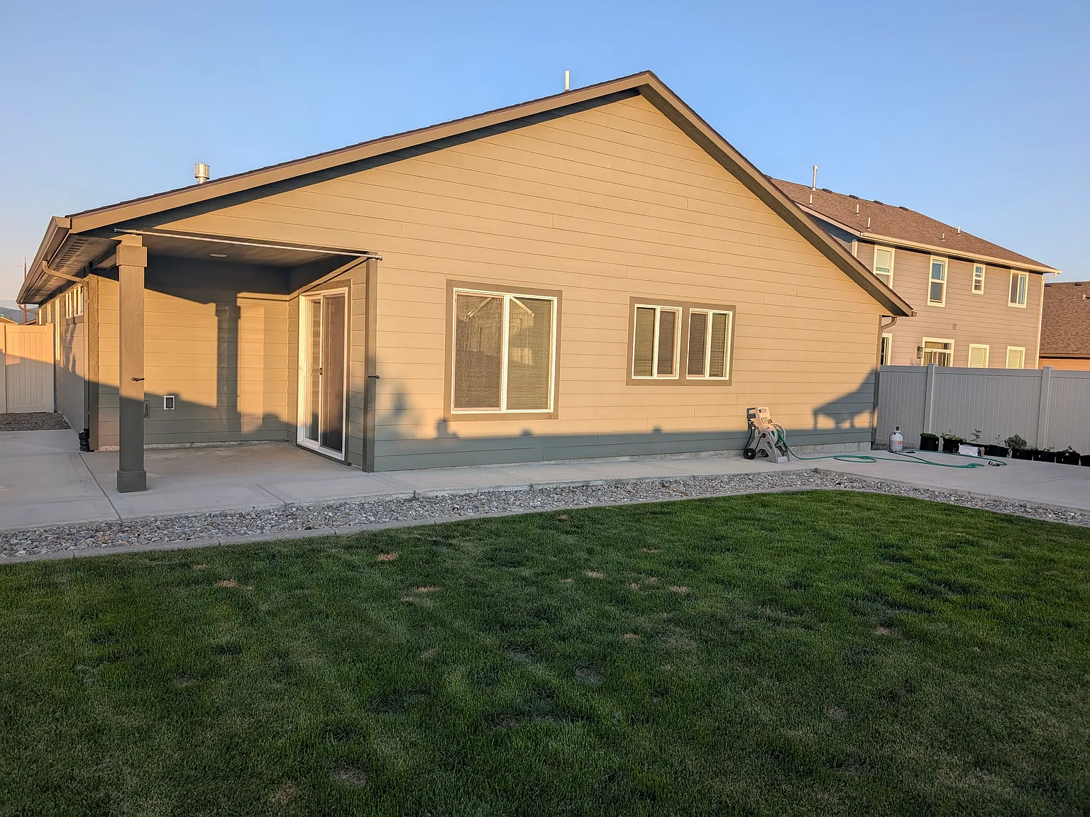 3 bed, 1921 sqft, $2,895 — Photo 4