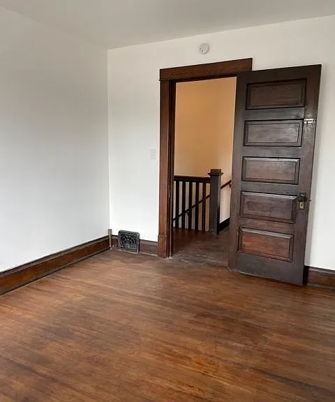 215 E 15th St — Photo 17