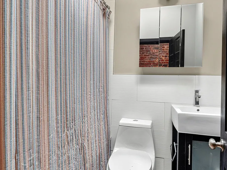 380 Herkimer St #2 — Photo 10