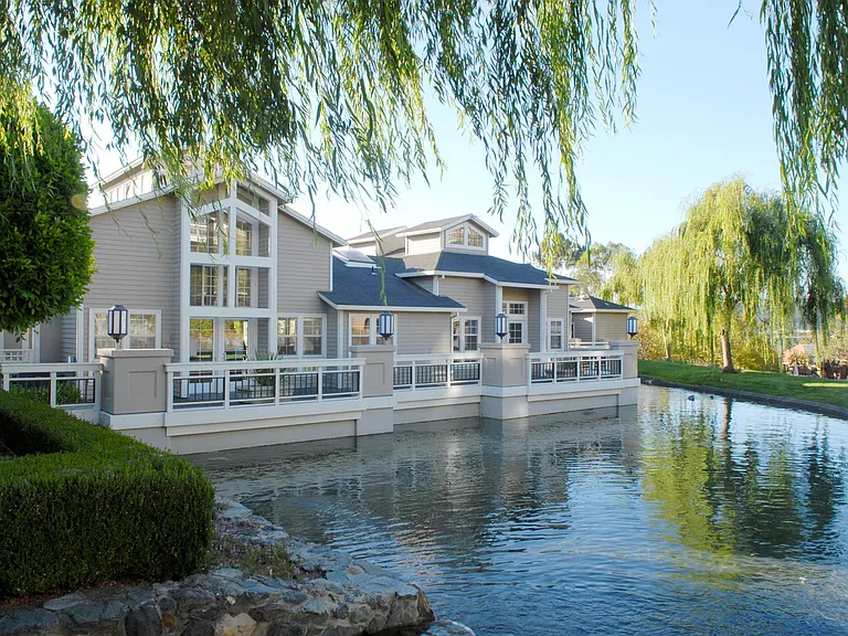 Larkspur Courts — Photo 23