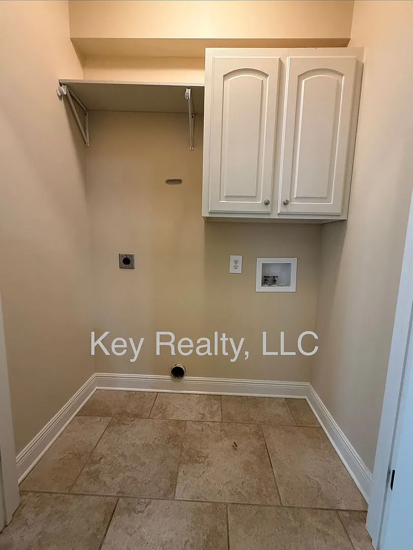 5229 Rue De Chateau - Alexandria — Photo 4
