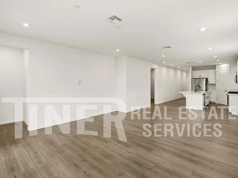8112 Joecy Way — Photo 10