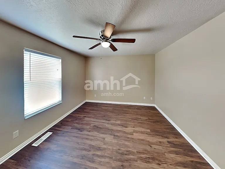 252 S 540 W — Photo 9