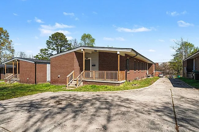 513 Saunders Pl #A