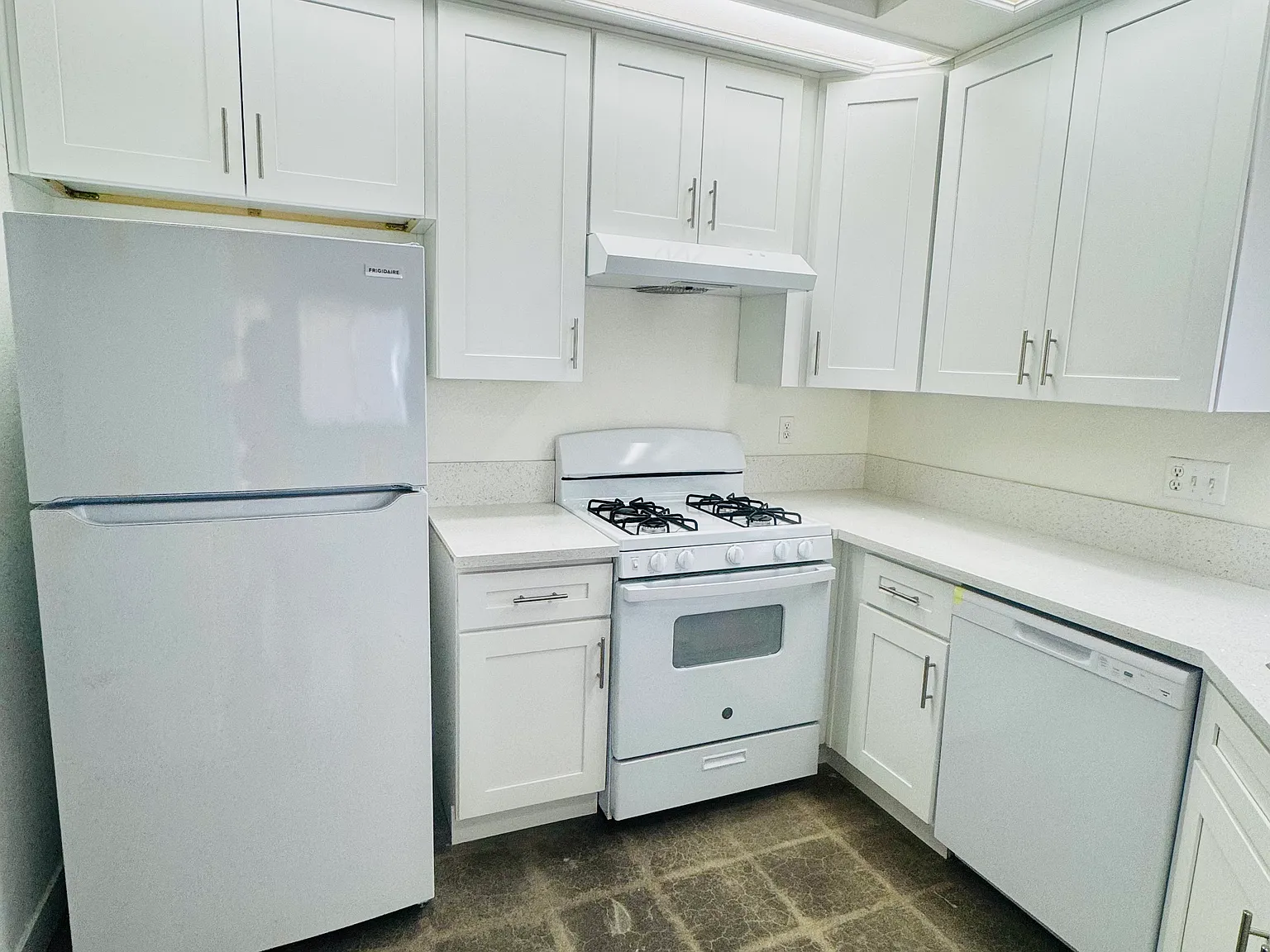 3 bed, 1300 sqft, $3,000 — Photo 2