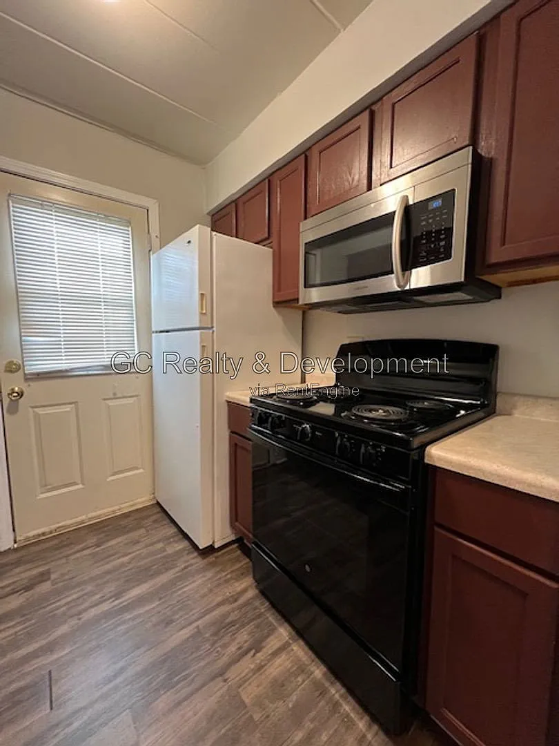 1 bed, 1.0 bath, 600 sqft, $1,295 — Photo 2