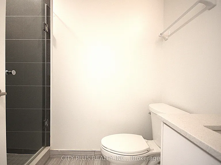 105 Oneida Cres #809 — Photo 4