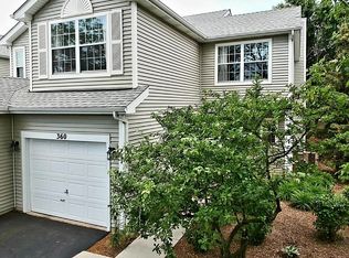 360 Glen Leven Ct, Schaumburg, IL 60194