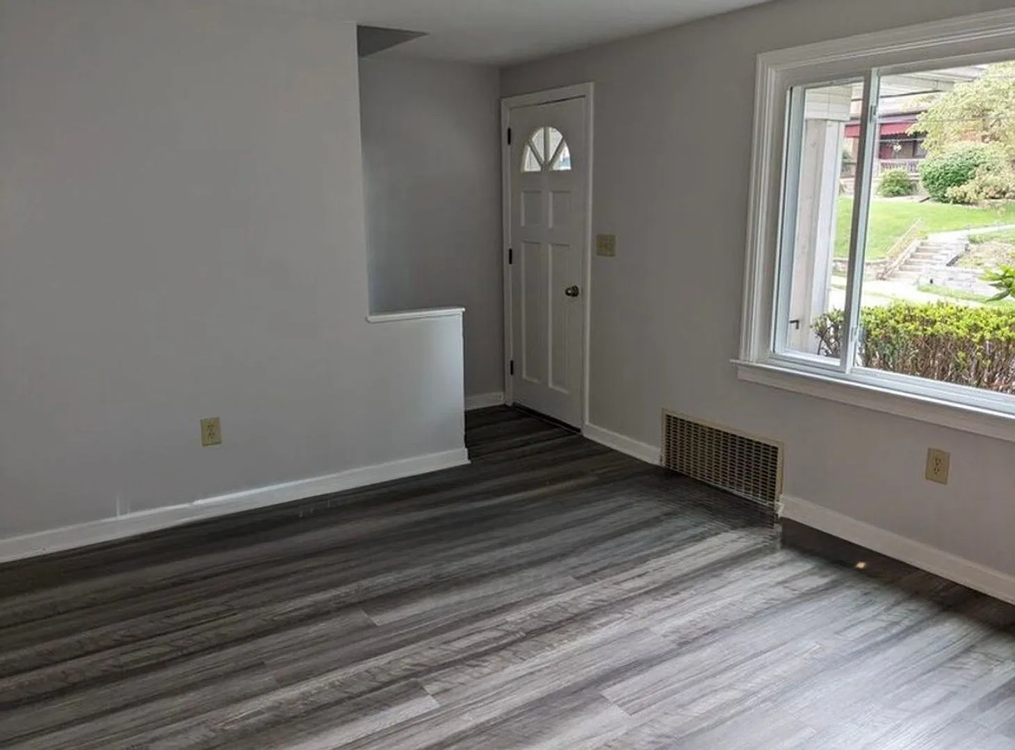 3 bed, $1,350 — Photo 2