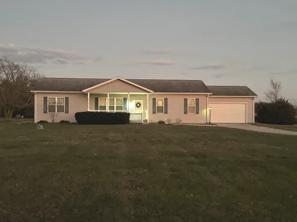 3573 S 4500 E, Saint Anne, IL 60964